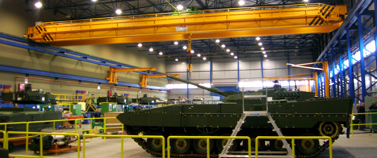 High pressision EOT crane for the assembly of armored tank Leopard 2 at ELVO